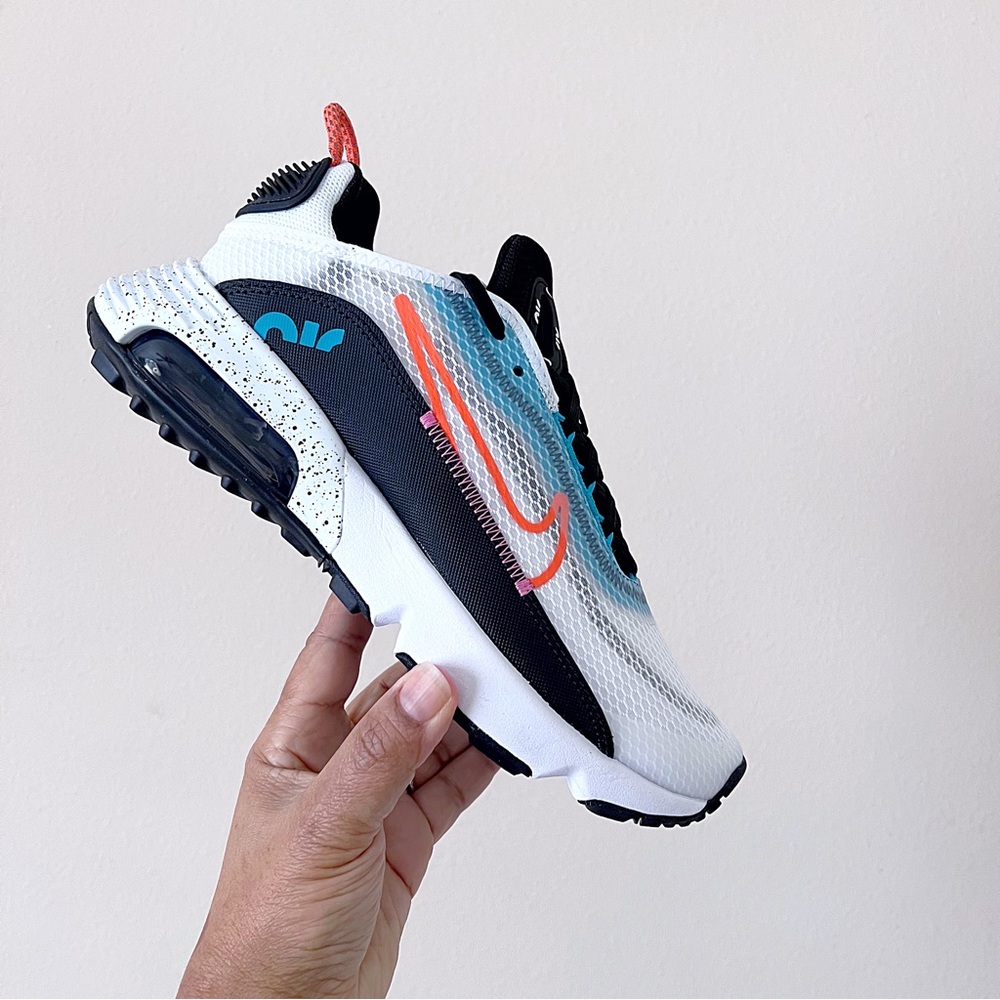 Nike Air Max 2090 Sneakers - Picture 2 of 7